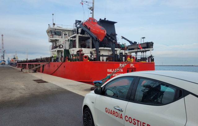 Condizioni di sicurezza carenti: sequestrate due navi mercantili a Cagliari 