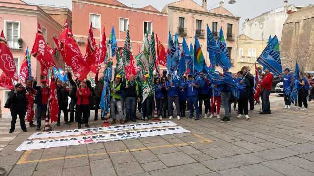 Lavoratori comparto distribuzione in piazza a Cagliari: sciopero a Pasqua e pasquetta