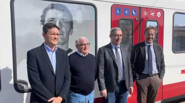 YouTG NET Inaugurato Il Nuovo Treno Dedicato A Gigi Riva Il Figlio