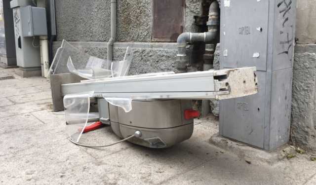 Cabina Distrutta Via Mameli