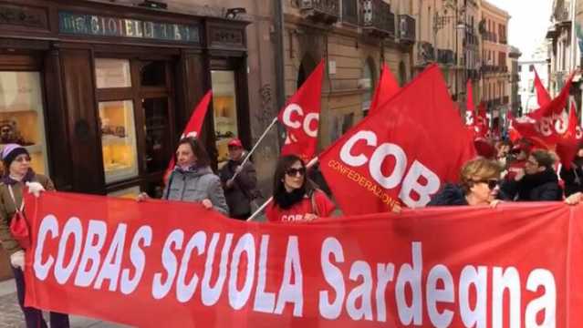 Cobas Scuola Cagliari Manifestazione