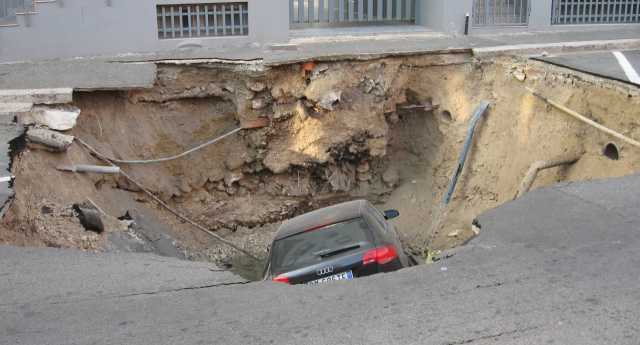 Via Peschiera Crollo Auto