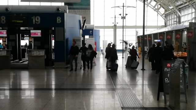 Aeroporto Elmas Passeggeri Valigie