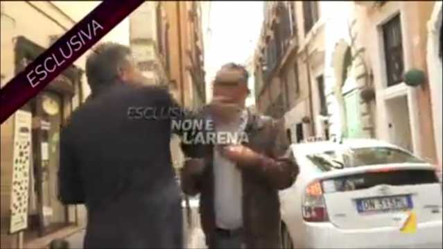 Mario Landolfi Schiaffo Giornalista La7