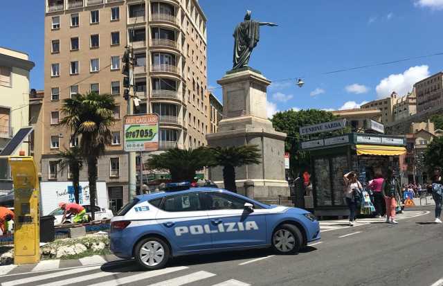 Polizia Piazza Yenne Largo Carlo Felice