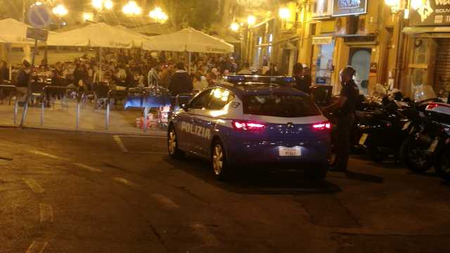 Movida Carabinieri Polizia Piazza Yenne 2