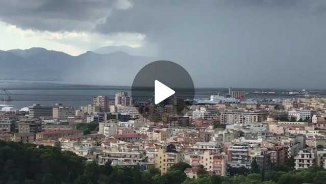 Muro Dacqua Su Cagliari