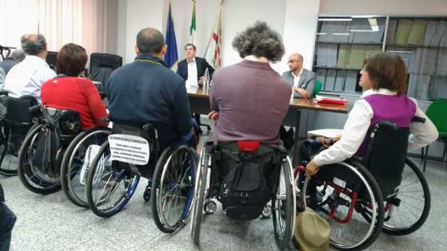 Protesta Disabili Assessorato Sanità Carrozzine 2