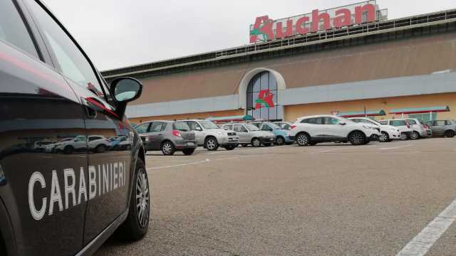 Carabinieri Auchan