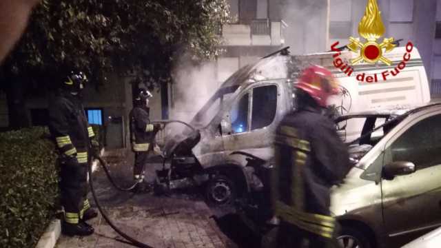Piazza Salento Incendio Auto