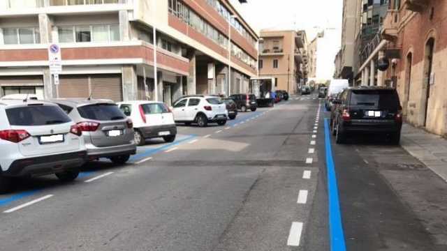 Via Caprera Strisce Blu