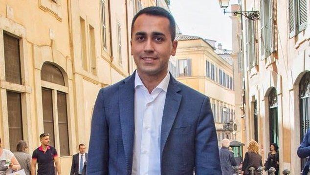 Luigi Di Maio Passeggia