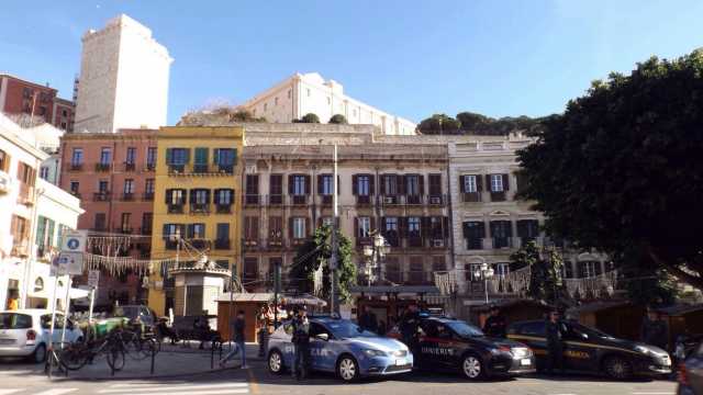 Polizia Carabinieri Piazza Yenne