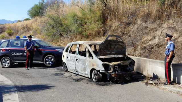 Auto Bruciata Dopo Finto Furto