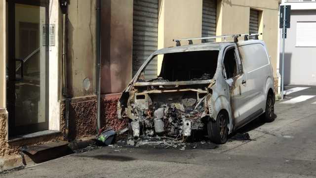 Furgone Incendiato Via Morelli