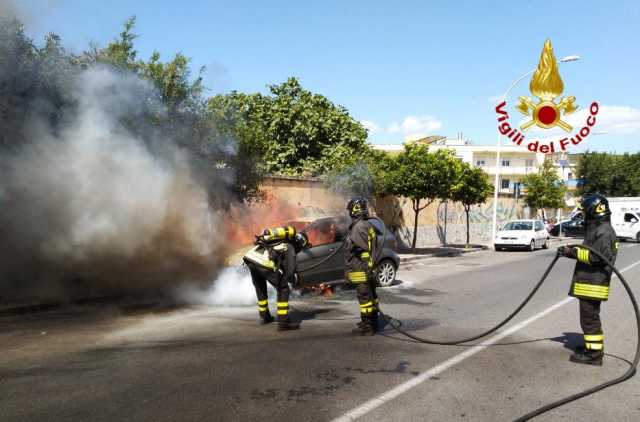 Auto In Fiamme In Marcia Pirri