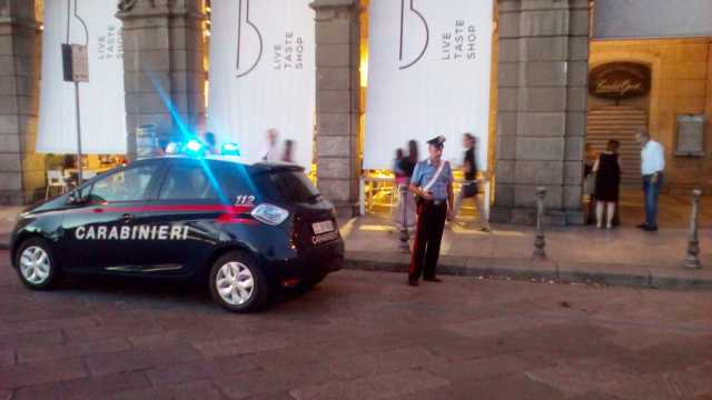 Carabinieri La Rinascente Via Roma