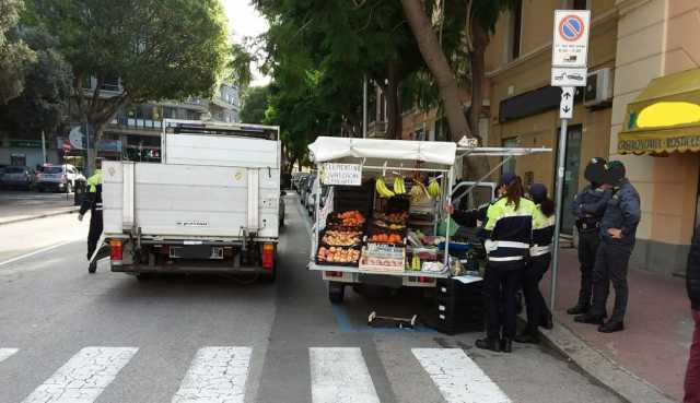 Polizia Munic Venditori Ambulanti