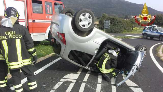 San Giovanni Suergiu Auto Ribaltata