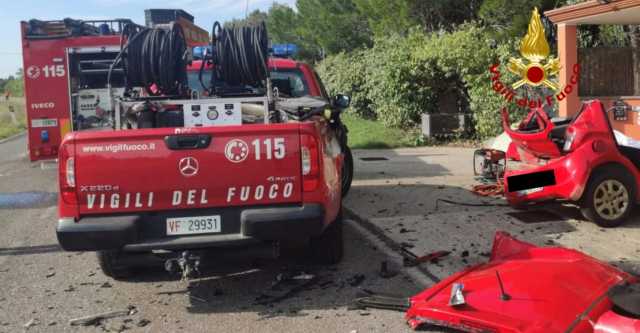 YouTG.NET - Tragico Frontale Tra Camion E Auto A San Sperate, Morta Una ...