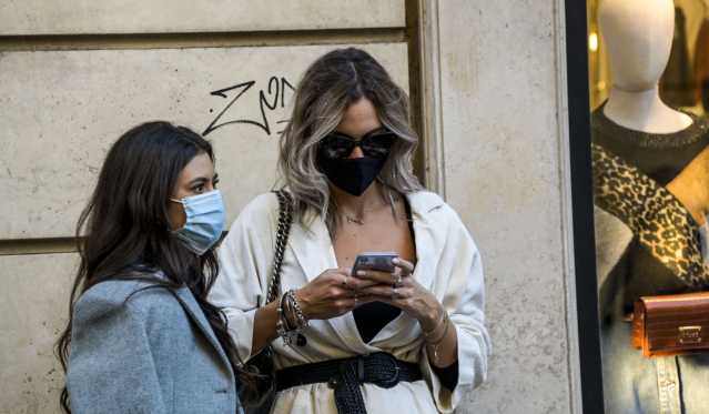 Donne Strada Mascherina