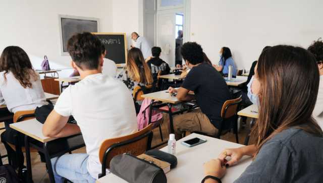 Scuola Superiore Banchi Covid