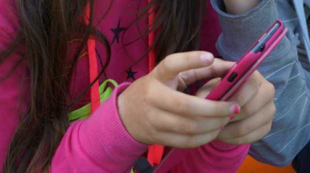 Cellulare Mani Bambina