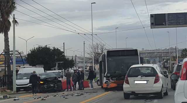 Incidente Viale Marc Bus Contro Auto