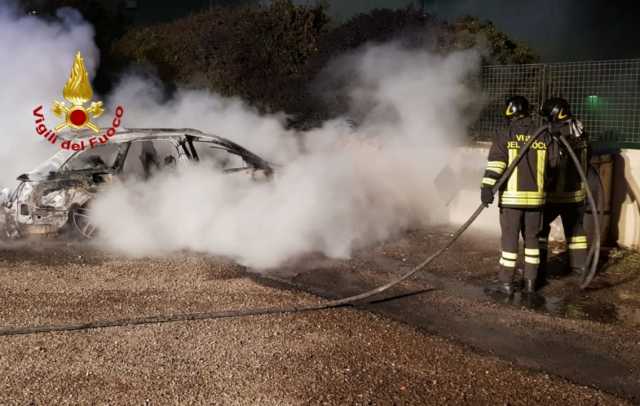 Auto In Fiamme Via Ticca 2