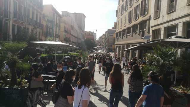Centro Pieno Di Gente Cagliari