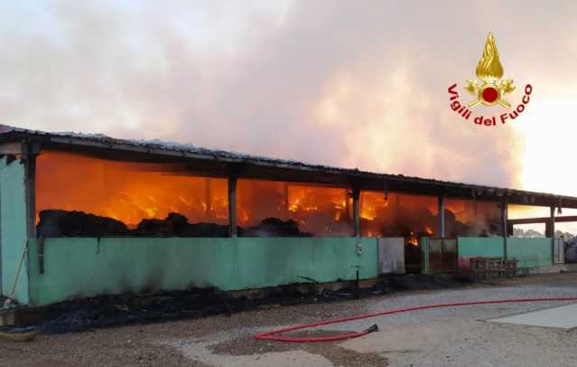Fienile In Fiamme