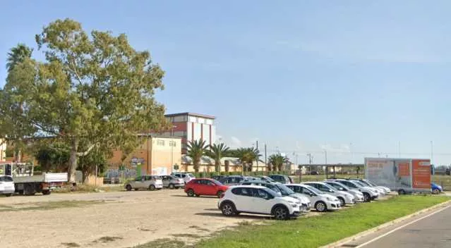 Youtg Net Stazione Caracalla A Monserrato Lo Sterrato Diventa Un Parcheggio Di Scambio