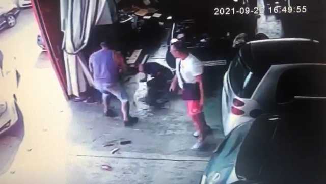 Cagliari, coltellate nell'officina di via Dolcetta: un video documenta la ferocia dell'aggressione 