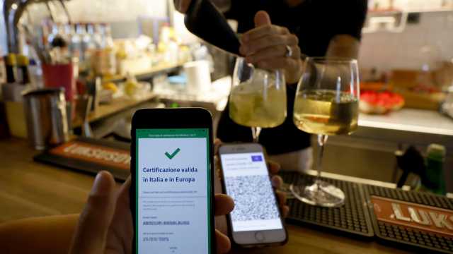 A Sassari green pass obbligatorio al bancone
