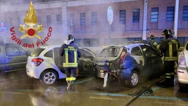 Auto bruciate in via San Benedetto 