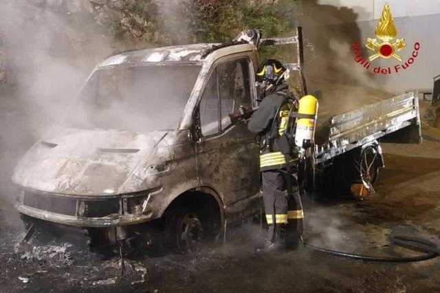 Il furgone bruciato 