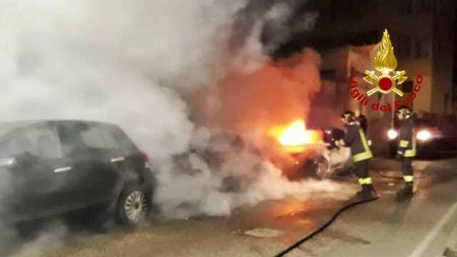 Auto incendiate in via Balilla