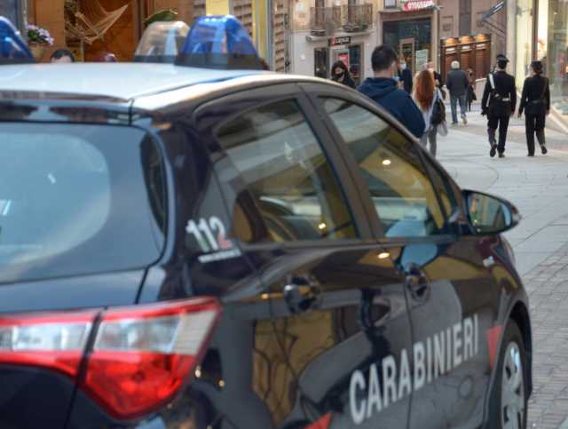 Carabinieri in centro a Cagliari 