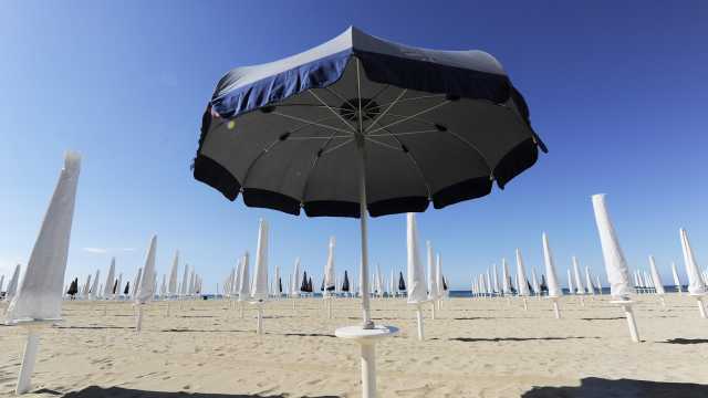 Il governo approva le nuove regole per le concessioni balneari: nuove gare nel 2024 