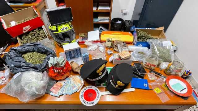 Droga e refurtiva sequestrate