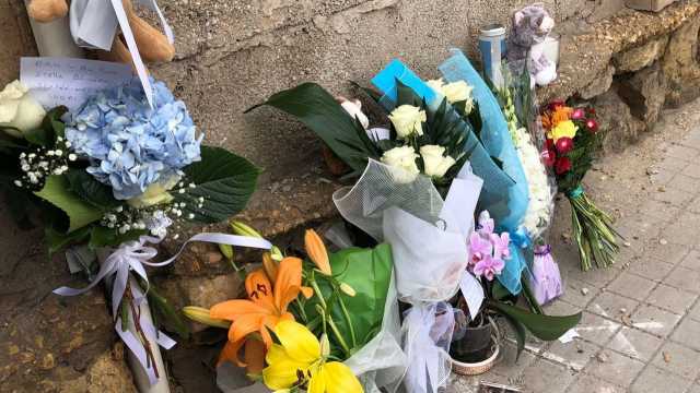 Fiori in via Cadello per il piccolo Daniele 