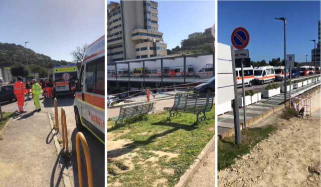 La fila di ambulanze all'esterno del Brotzu