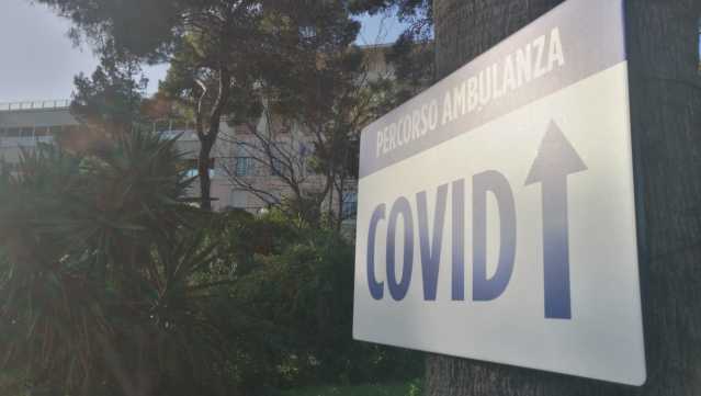 L'ingresso dell'ospedale Binaghi 