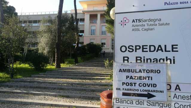 L'ospedale Binaghi saturo di pazienti Covid