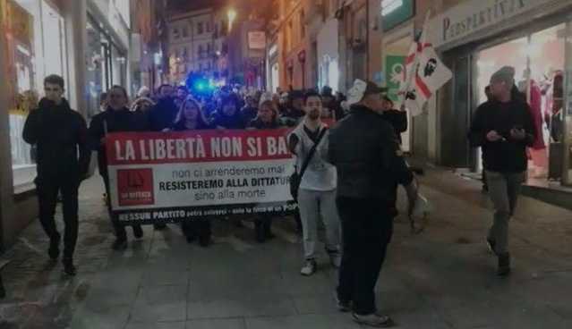Il corteo No vax