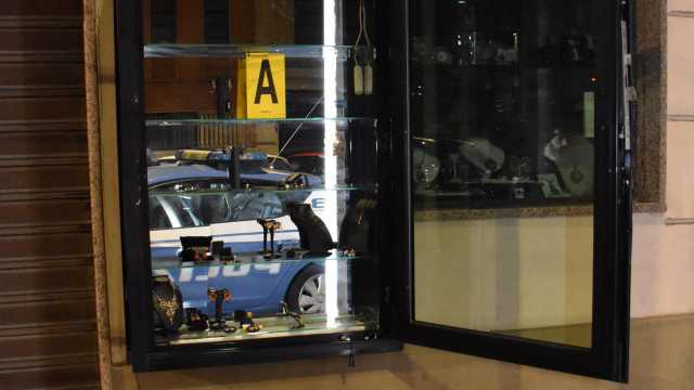 Spaccata in una gioielleria del centro di Cagliari 