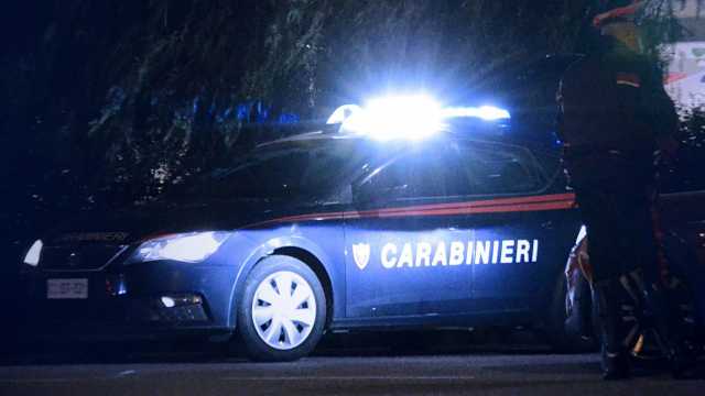 Due ubriachi chiamano i carabinieri
