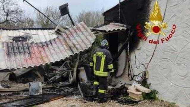 La baracca incendiata a Cheremule 