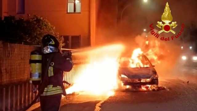 Auto incendiata nella notte 