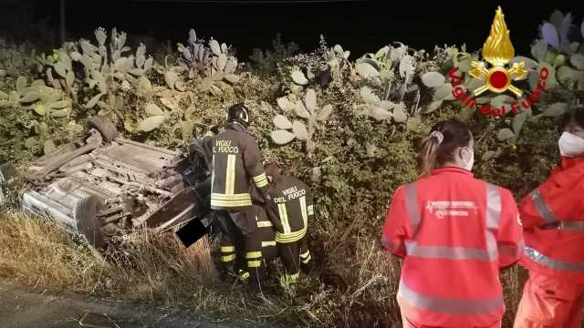 aUTO FUORI STRADA A sAN SPERATE 